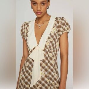 UO Kimchi Blue * Giovanna * Retro Style Daisy Bloomer Collared Romper. NWOT